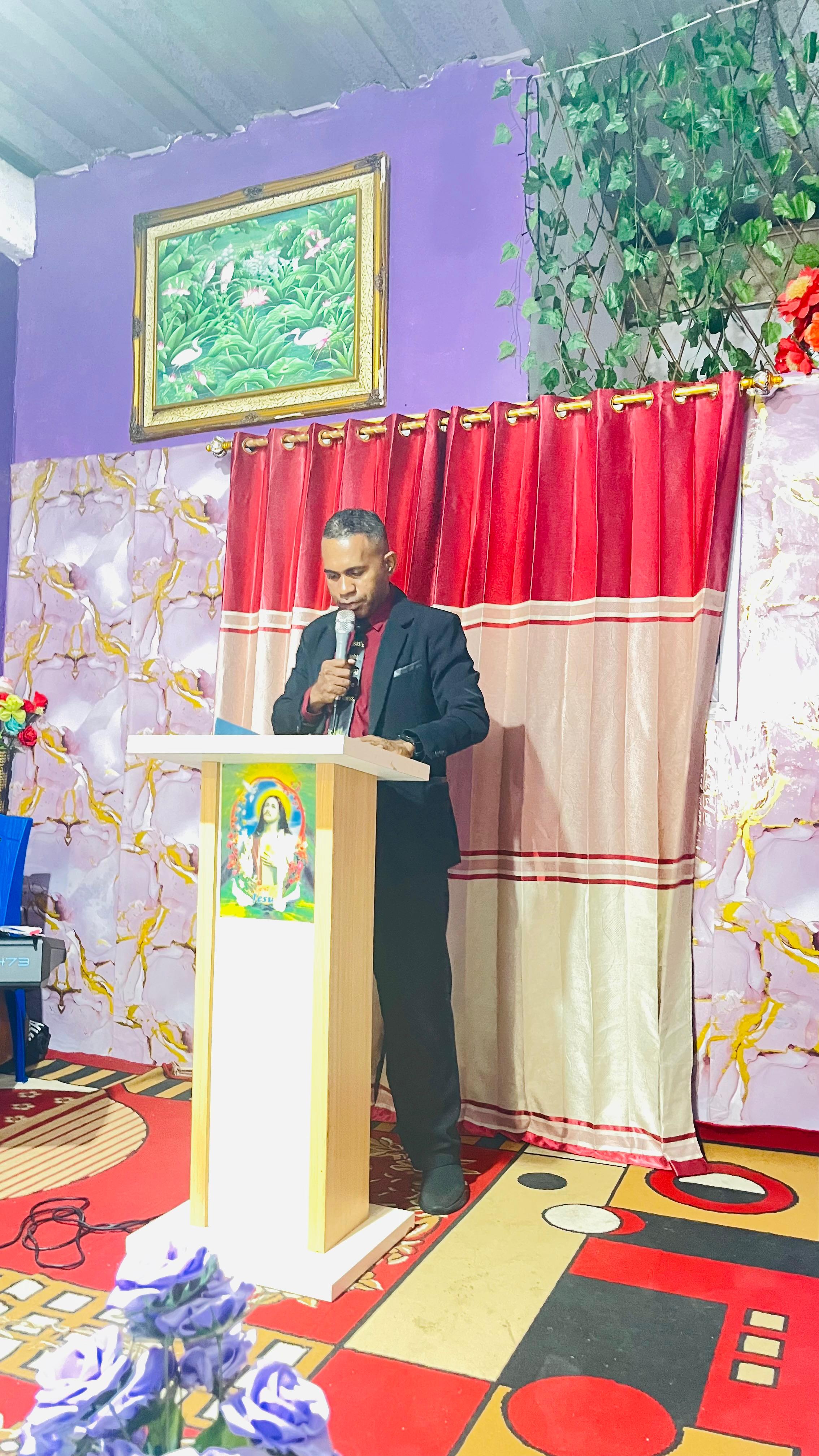 Wakil Ketua Wilayah (Pdt. Hendrik D. Amamehi, S.Th)