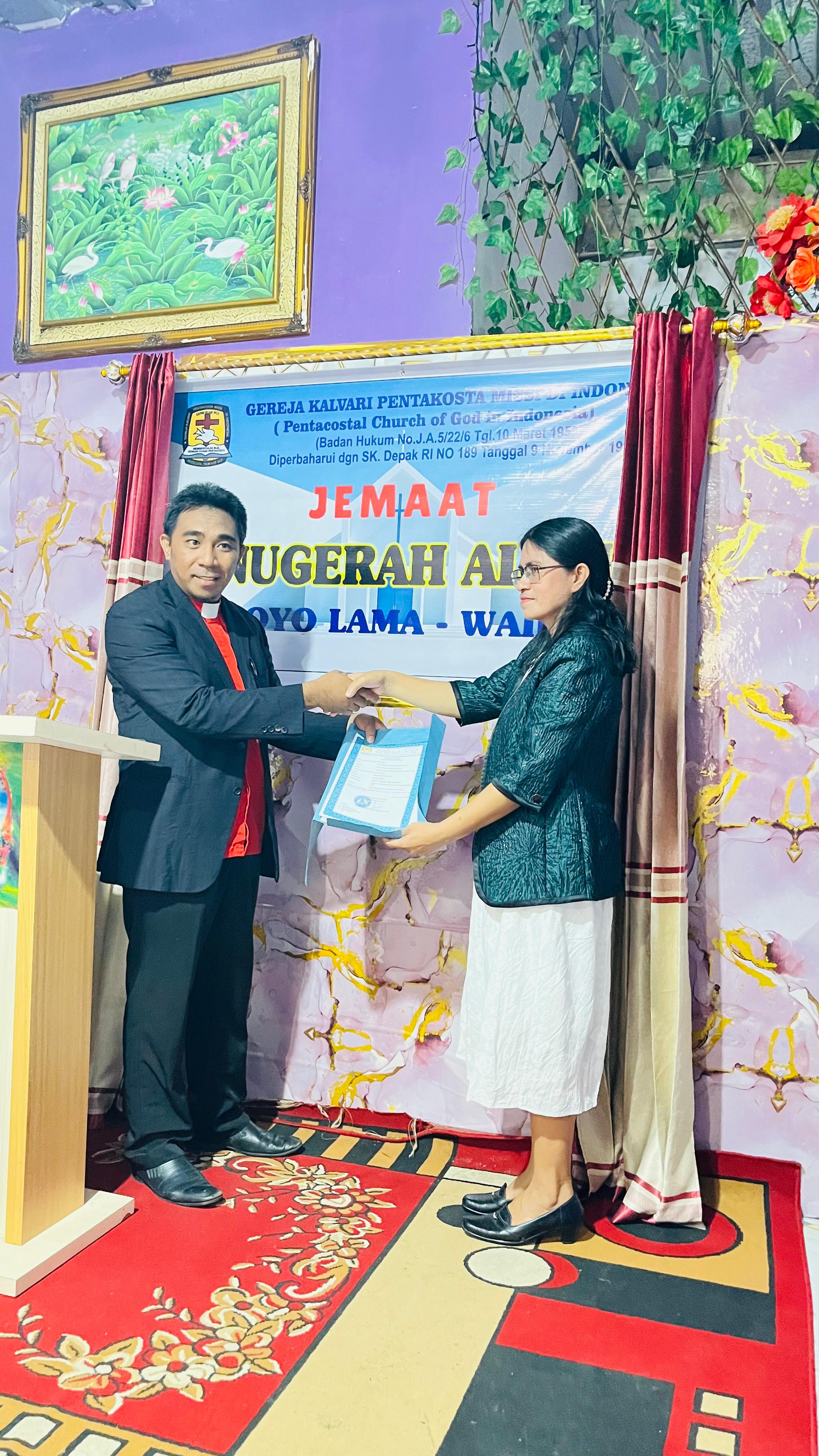 Ketua Wilayah bersama Ibu Gembala Jemaat Anugerah Allah
