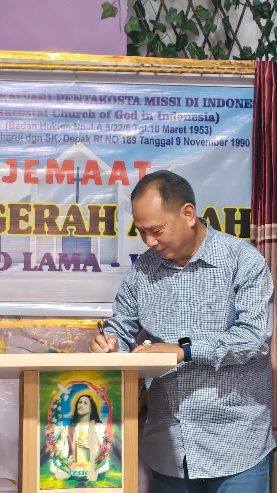 Pdt. Sonny Manoach, MA., M.Th (Ketua Umum FOCIM Papua)