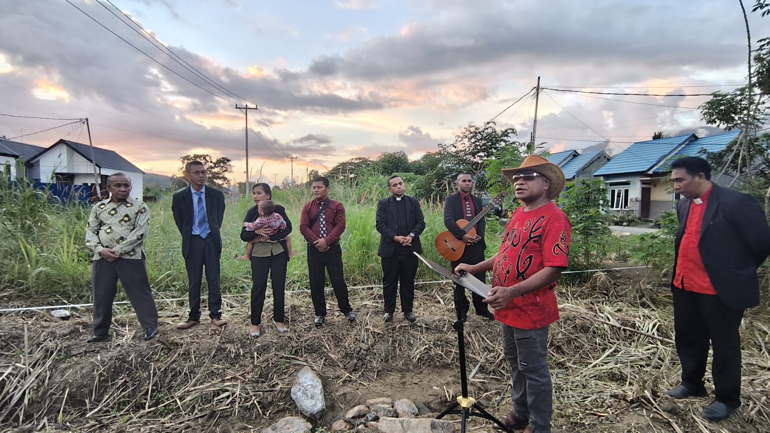 PELETAKAN BATU GKPMI ANUGERAH ALLAH, DAPAT DUKUNGAN PENUH DARI ONDOAFI DOYO LAMA SEKALIGUS DIRUT PT. ANUGERAH FAJAR PAPUA